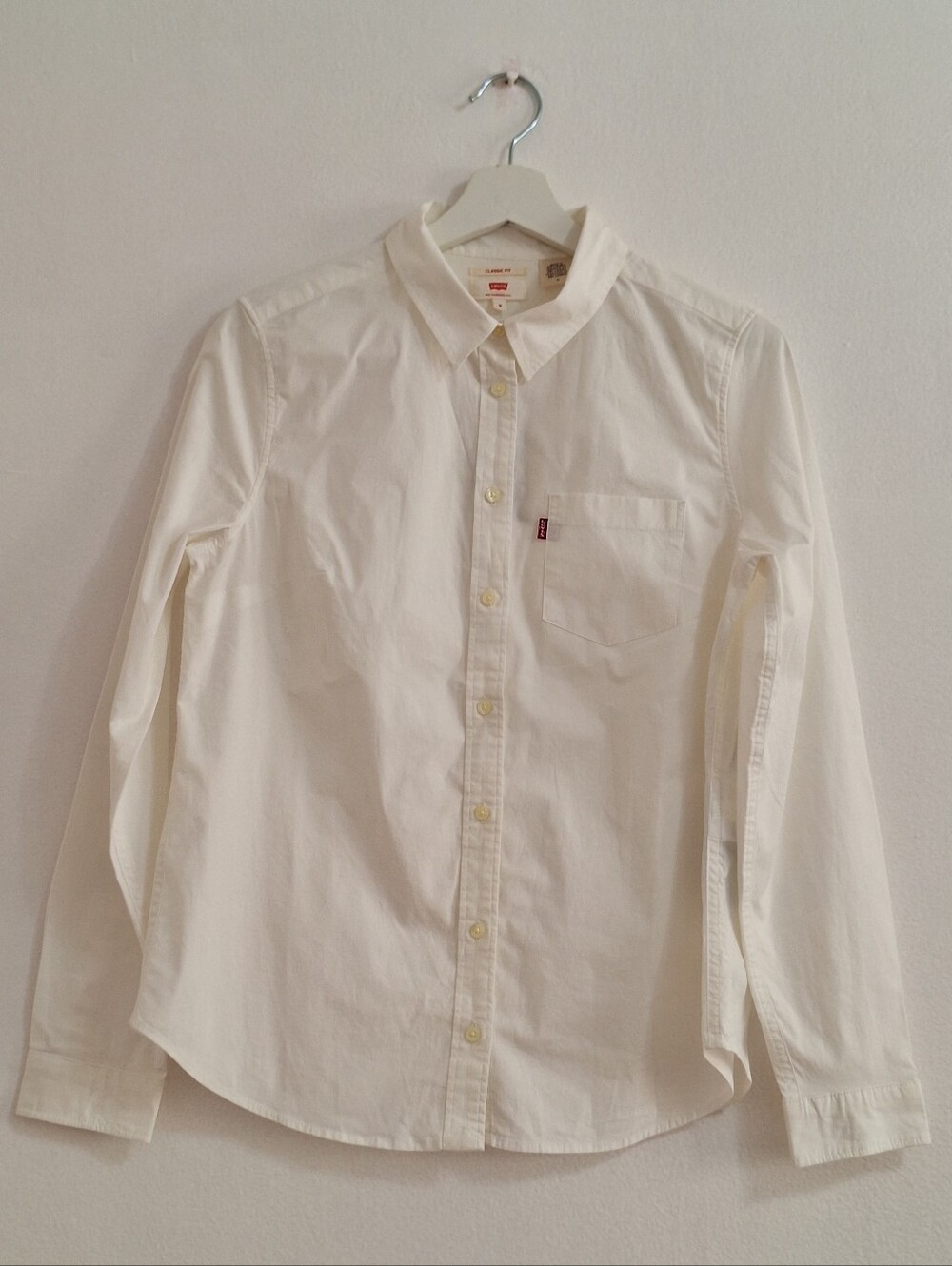 NWT Levi's White Women's Button-Down Shirt with Chest Pocket